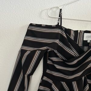 J.O.A Off-the-shoulder Dress Blouse